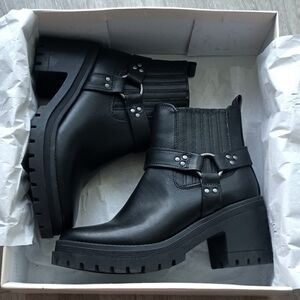 Ladies boot shoes